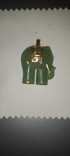 Vintage 14k gold - carved, jade