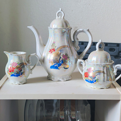 Iridescent white porcelain - white,