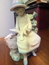 Nao Lladro Porcelain Figurine
