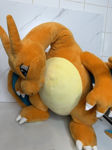 Official pokémon charizard - official,