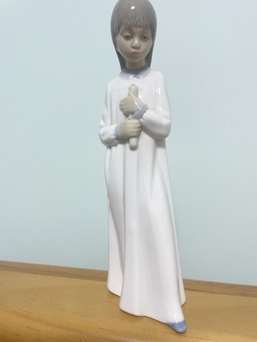 Nao lladroporcelain girl - nao,