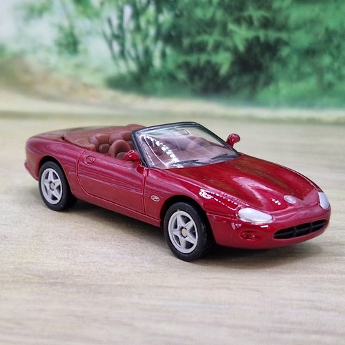 Jaguar xk8 diecast - jaguar,