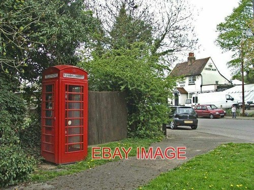 Photo red telephone box - red,