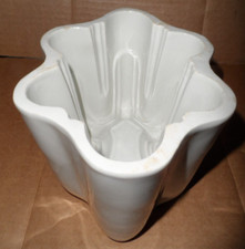 Vintage White Ceramic 17.5 x