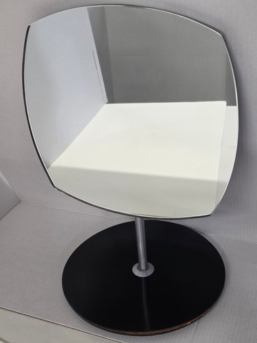 Freestanding round mirror - round,