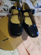 women's black patent Office