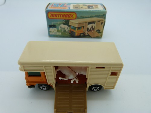 Matchbox superfast horsebox - matchbox,