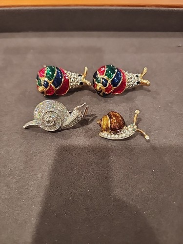 Lot snail brooches - of,