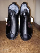 Smart Waterproof , Fleece Lined Snow Boots With Flower Motif. Grip Souls. Black.