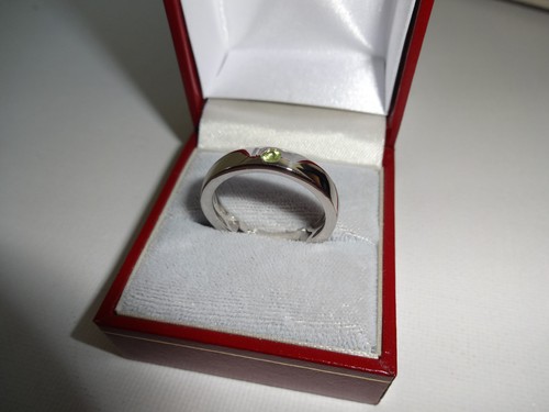 Peridot band ring platinum - in,