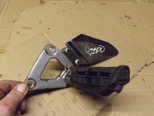 SUZUKI GS500 GS500e GS400 GS400e 89- LEFT HAND FOOTREST HANGER complete