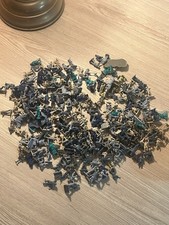 collection of Hundreds Of miniature toy soldiers