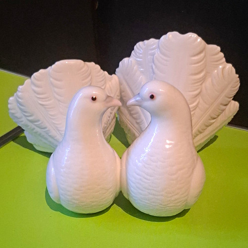 Lladró white porcelain dove - porcelain,