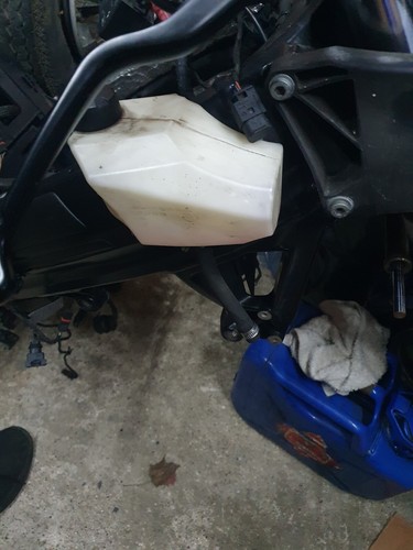 F800 coolant tank - st,
