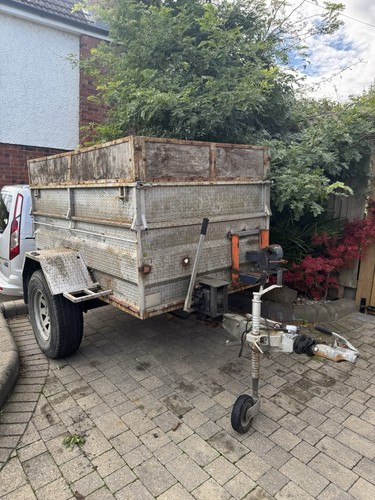 Small tipping trailer - tipping,