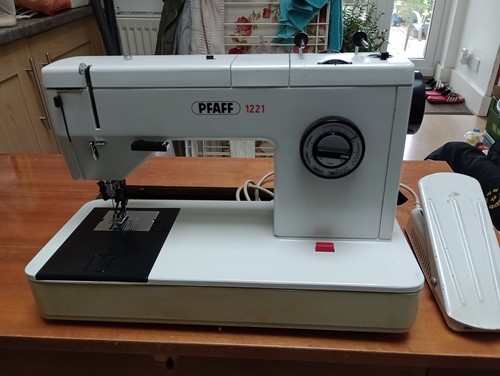Pfaff 1221 sewing - 1221, machine