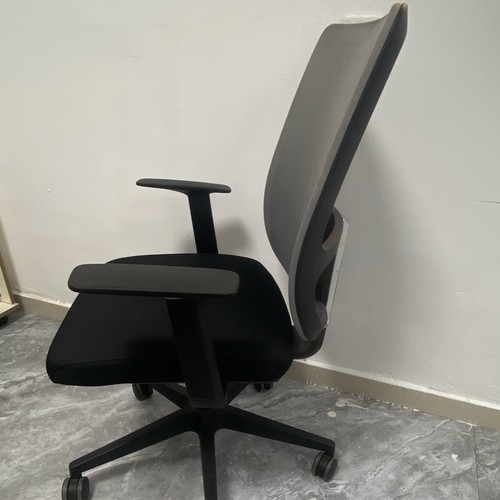 Black operator task - mesh, back