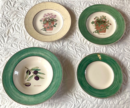 Four pieces wedgwood sarahs - pieces, of