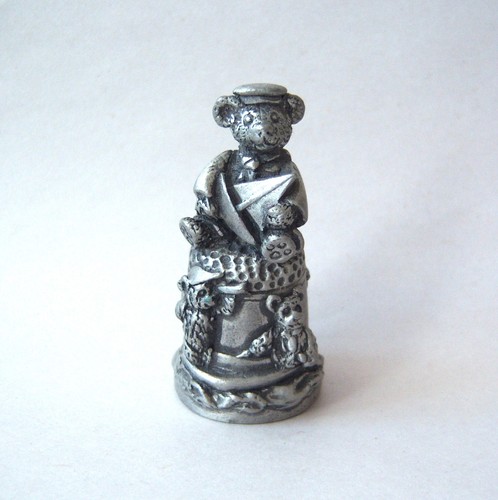 Vintage character bear - , english