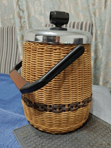 Vintage 70s mid - vintage, wicker