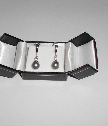 Stuning 18ct white gold