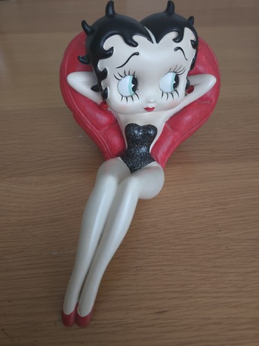 Rare betty boop laying a - betty,