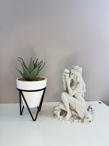 Gothic skull lady figurine - skull,