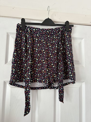 Women shorts size 14 - women’s, tu