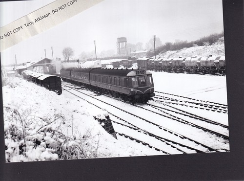 Thame railway station dmu - railway,