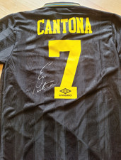 ERIC CANTONA - MAN UTD  LEGEND - HAND SIGNED  1994  L BLACK  AWAY SHIRT -EX