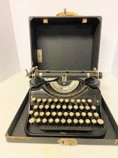 Vin 1930s Underwood Portable 4 Bank Model E Typewriter in Case