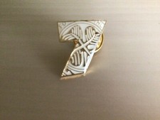 Celtic fc badge  - unusual - the number 7 - with crest