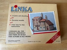 Linka Moulds Building Town Pub