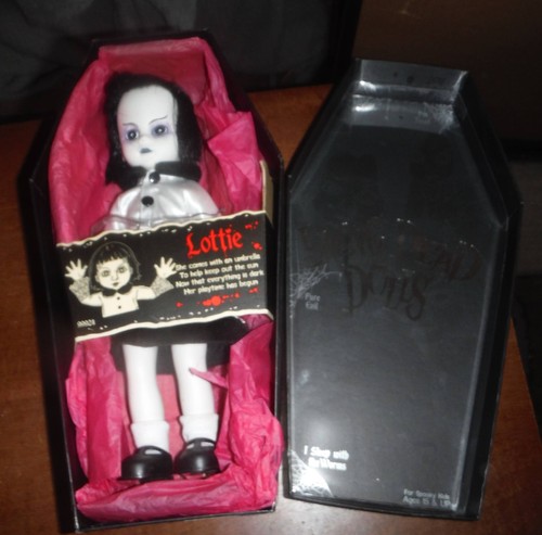 Living dead dolls series - living,