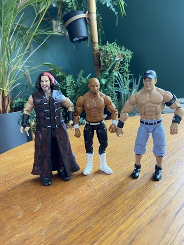 Wwe action figures - x,