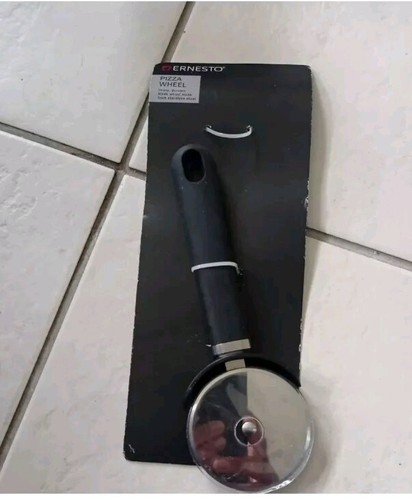 Ernesto pizza wheel - wheel,