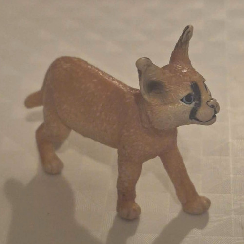 Small brown plastic - small, cat/kitten