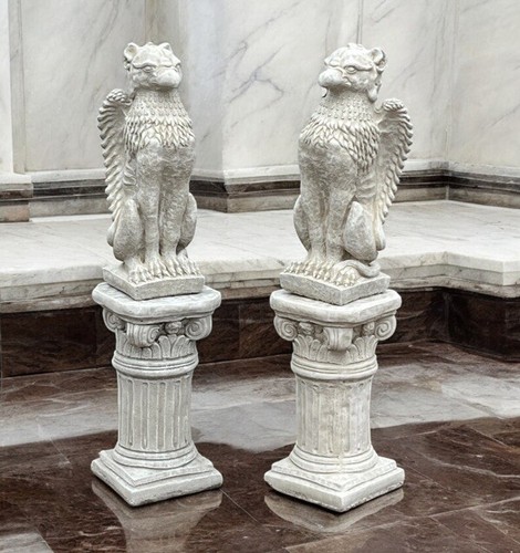 Pair griffins on - of,