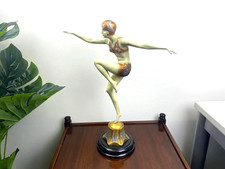 Bronze sculpture dancer con