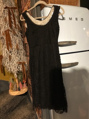Size black lace embellished - 10,