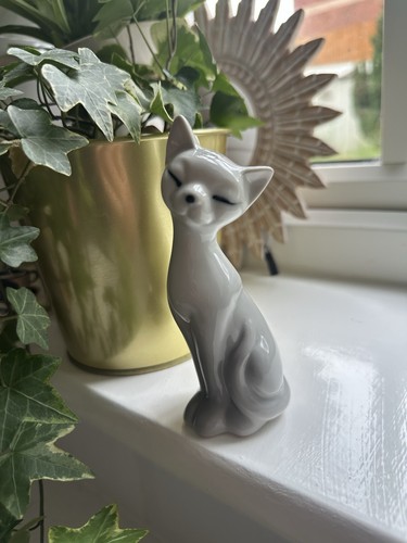 Vintage grey porcelain - vintage, cat