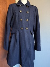Fitted coat with voluptuous