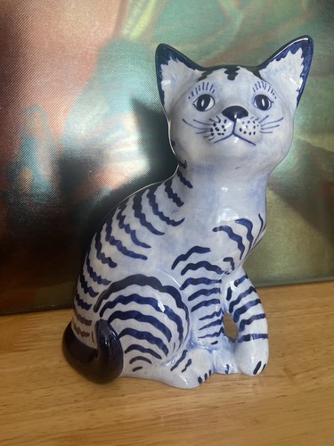 Delft blue sitting tabby cat - blue,