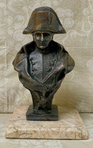 Napoleon bust with spread - bust,