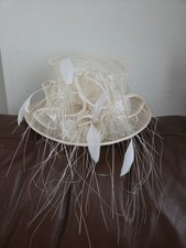 BEAUTIFUL CREAM FORMAL SIMAMAY  WEDDING HAT  CHURCH RACES ONE SIZE OSTRICH FEATH