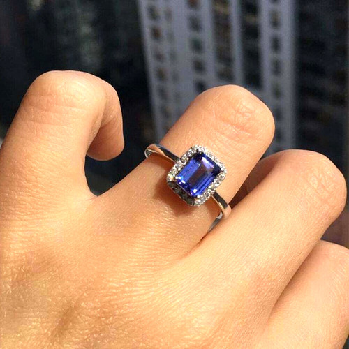 Halo emerald cut blue - emerald,