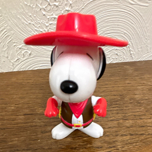 Snoopy peanuts figurine - snoopy,