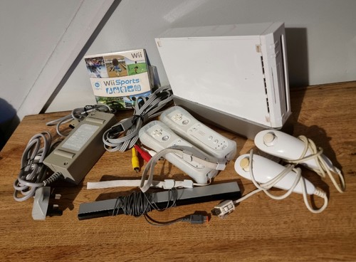 Nintendo white console - white,