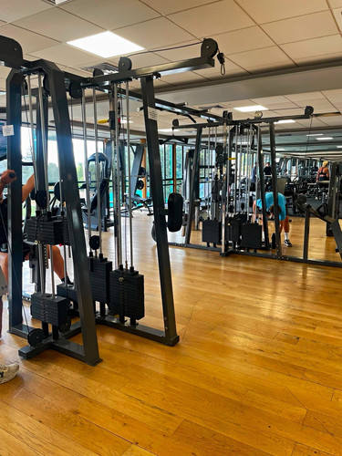 Complete commercial gym - 🔥,