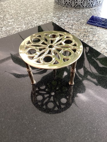 Vintage brass mini display - brass,